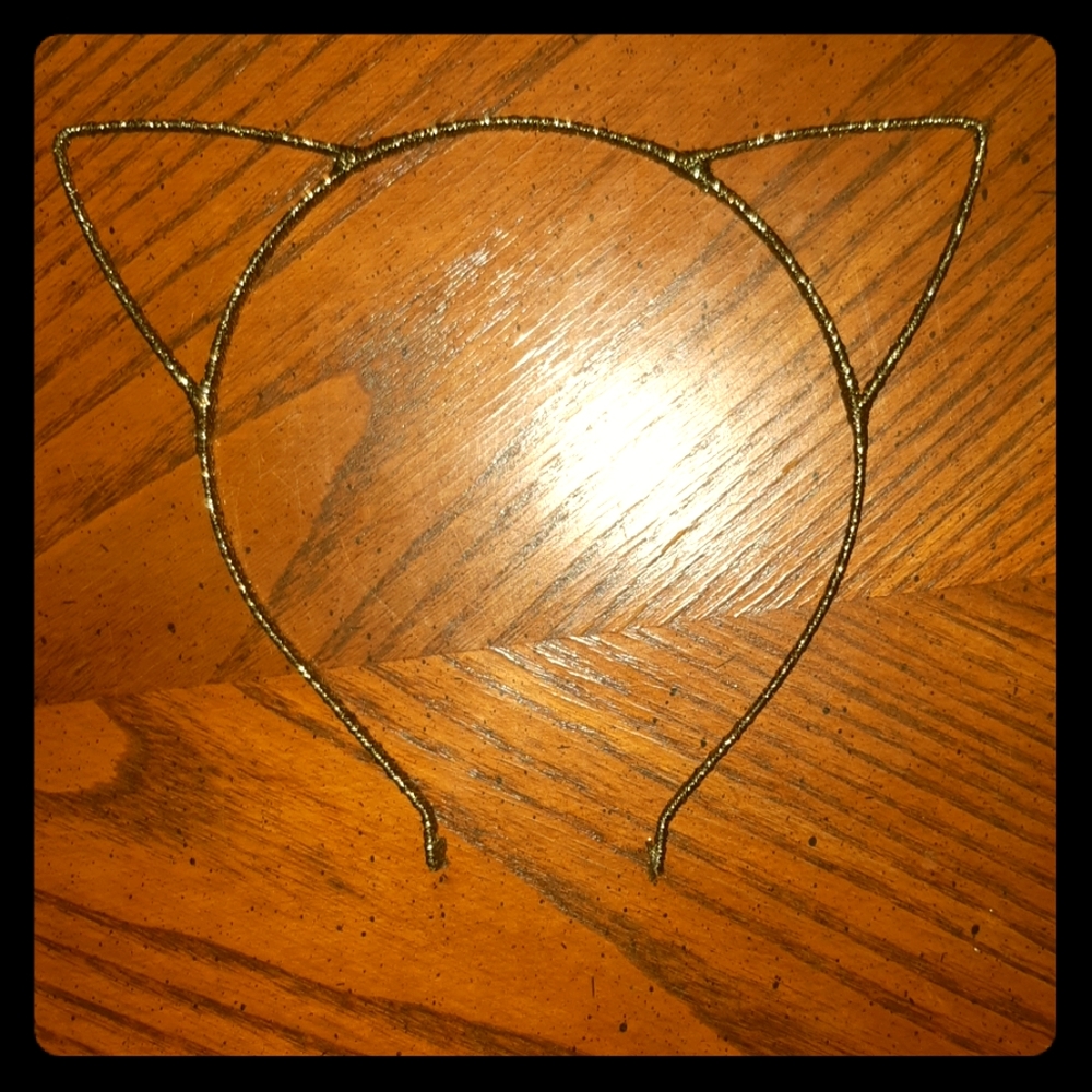 A headband with cat ears
